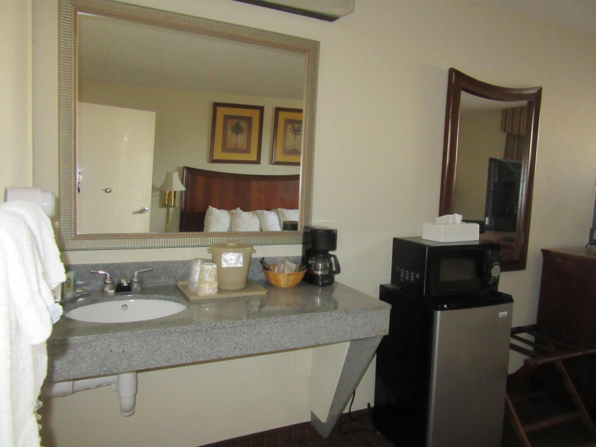 Quality Inn Fort Jackson Columbia Exterior photo