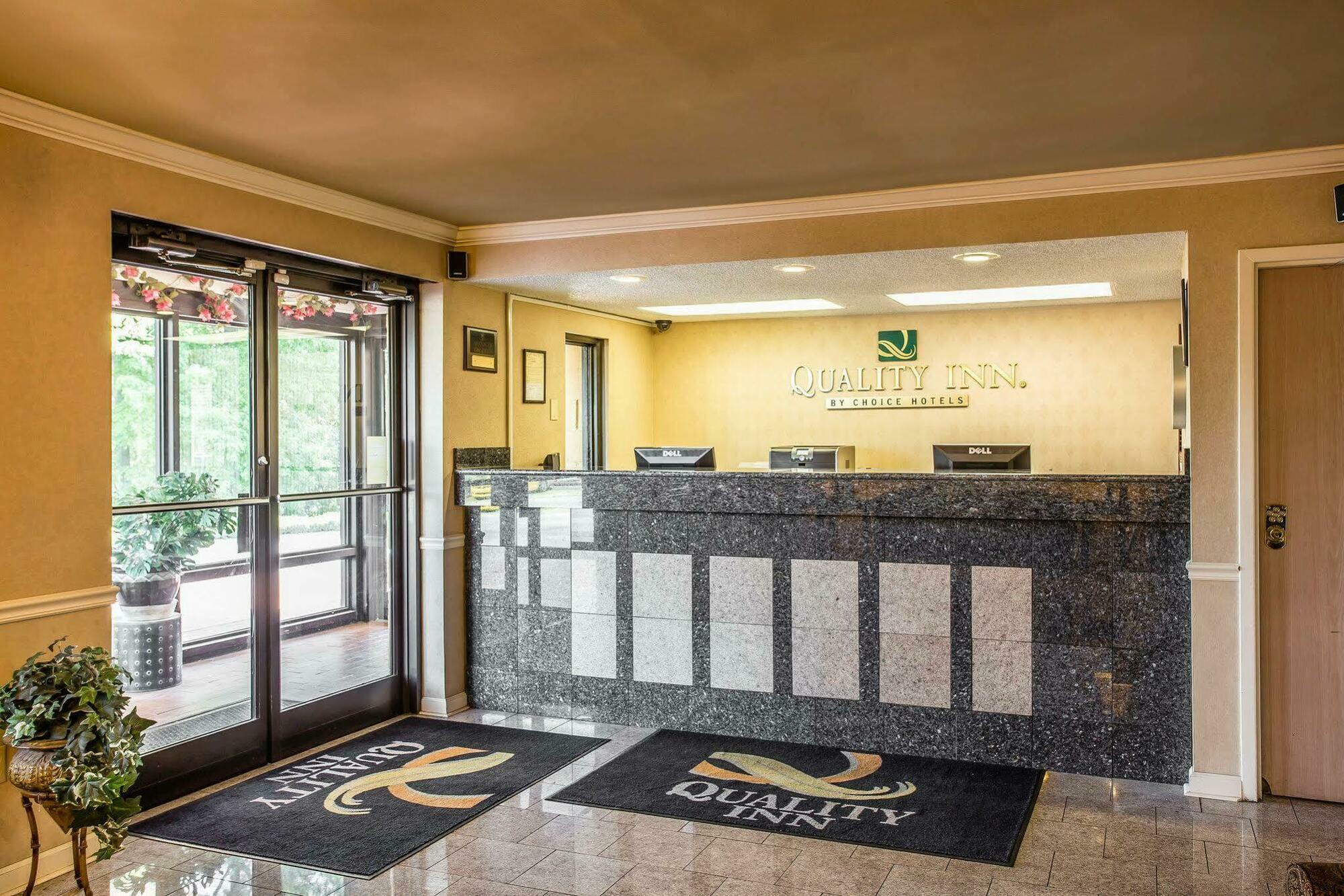 Quality Inn Fort Jackson Columbia Exterior photo